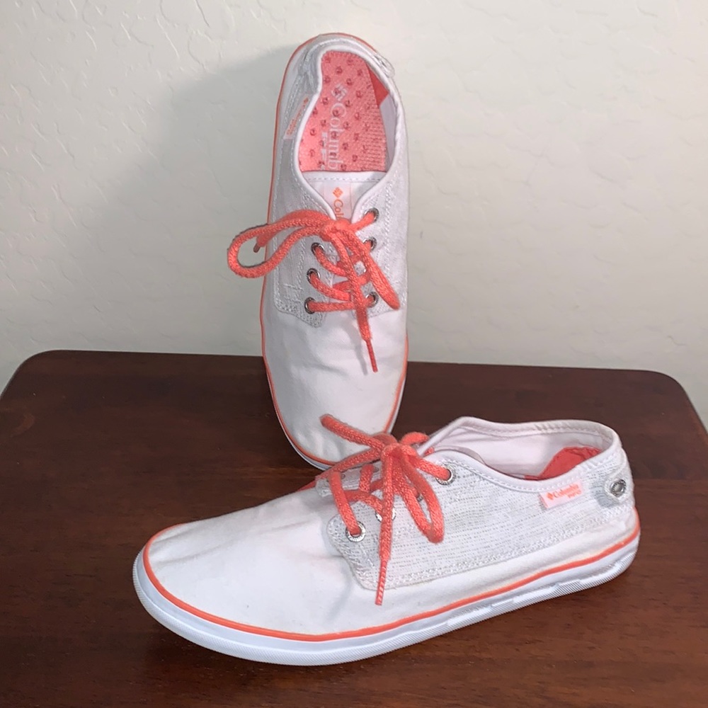 COLUMBIA BRAND NEW SIZE 8.5 SUPER CUTE ATHLETIC SHOES
